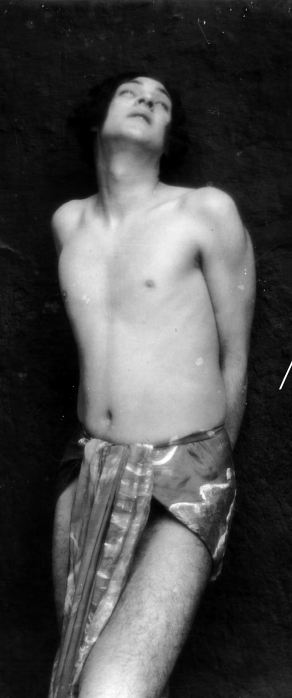 Salvador Novo, semidesnudo. Fotógrafo por identificar, c. 1925.